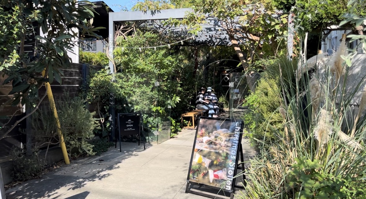 鎌倉・御成町のGARDEN HOUSE KAMAKURA入口