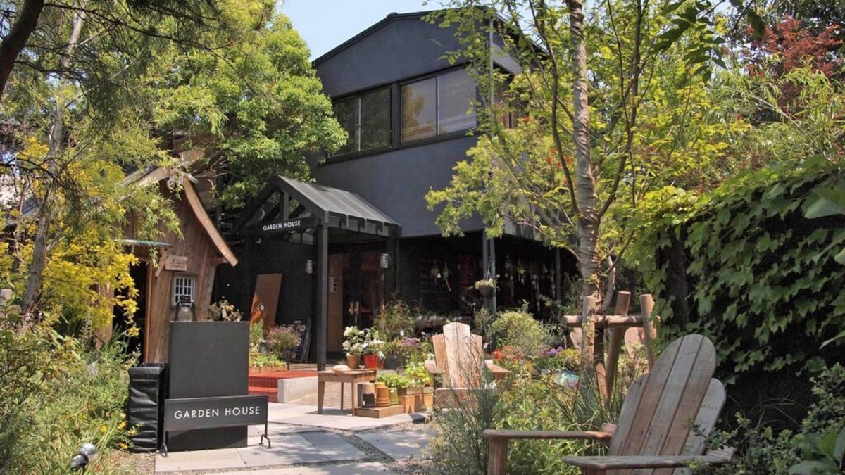GARDEN HOUSE KAMAKURAの庭と店舗
